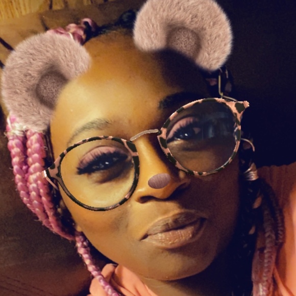 Meet your Posher, Dianira - Picture 1 of 1